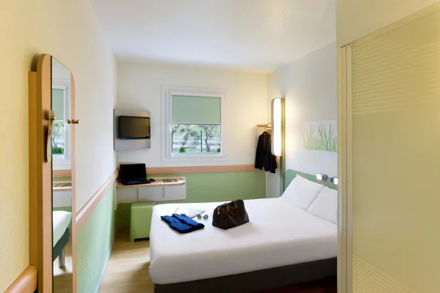 Room, Queen Bed, Ibis Budget Bilbao Arrigorriaga 6/10