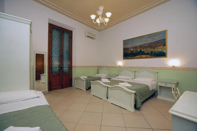 غرفة رباعية، Hotel Desiree 2/10