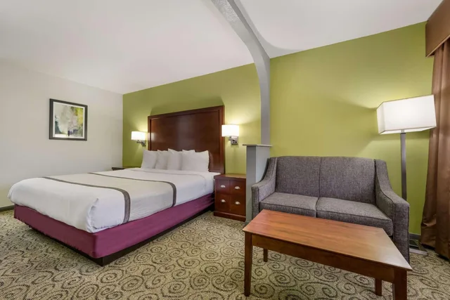 غرفة بسرير كينج للمدخنين، Surestay Hotel By Best Western Deer Park 5/10