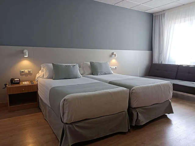 غرفة غراند بسريرين منفصلين، Hotel Mendez Nunez 4/10