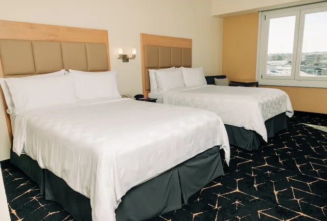 غرفة قياسية بسرير فردي في الطابق العلوي، Holiday Inn San Salvador An Ihg Hotel 2/4
