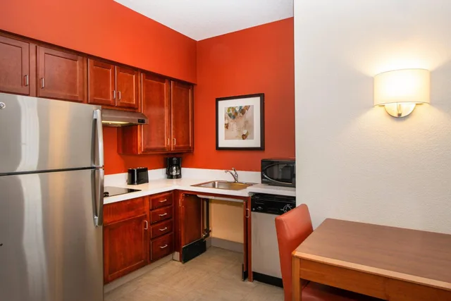 جناح بسرير كوين بغرفتي نوم مع أريكة، Residence Inn by Marriott Newark Silicon Valley 5/10