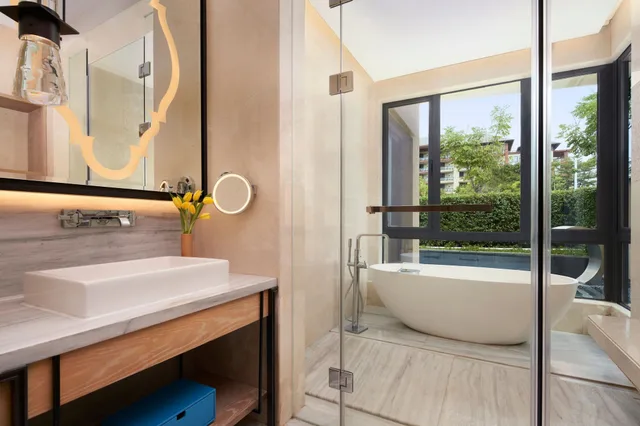 Villa, King Bed, Courtyard View, Outdoor Pool, Renaissance Xiamen Hotel 4/4
