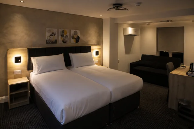 Superior Twin Room (1 Twin Bed), OYO Townhouse 30 Sussex Hotel, London Paddington 2/2