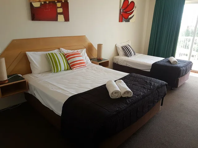 غرفة ثلاثية، Outrigger Resort 2/9