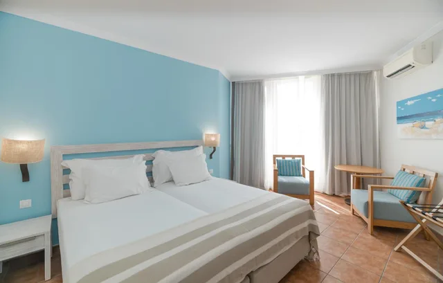غرفة بسريرين منفصلين بإطلالة على البحر، Pestana Viking Beach and Golf Resort 3/9