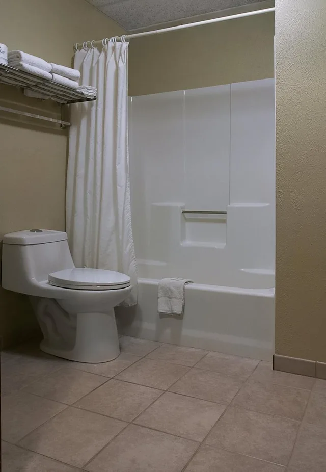 غرفة ديلوكس رباعية بسريرين كوين مع أريكة، Boulder Twin Lakes Inn 10/10