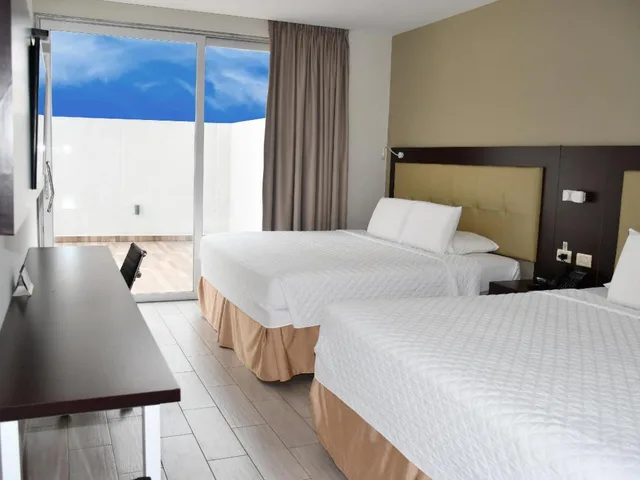 غرفة قياسية بسريرين كينج بشرفة، Delfines Collection Hotel by Mercure 1/1