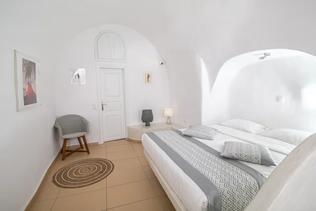 Cave, Studio, Caldera and Sea View, Vogue Suites 1/2
