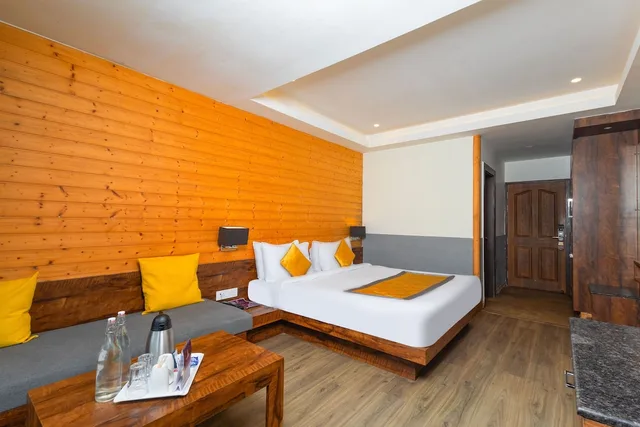 Deluxe, Double Bed, Yashshree Sanderling 5/10