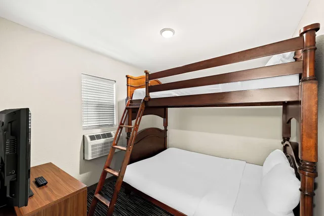 Family Suite, Multiple Beds، Best Western Route 66 Rail Haven 3/5