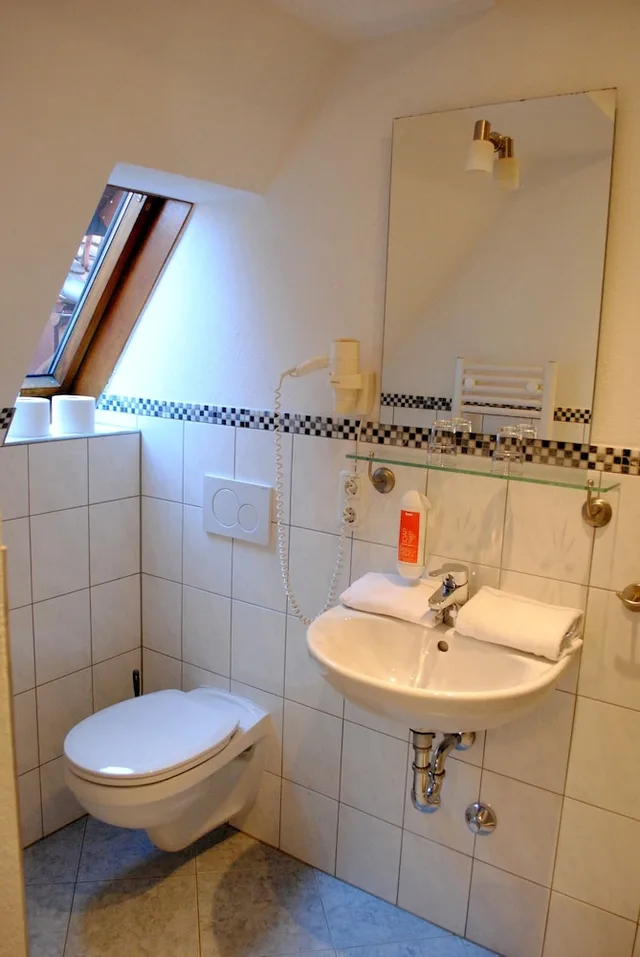 غرفة قياسية بسرير مزدوج، Hotel zum Breiterle - Self-Check-In 3/4