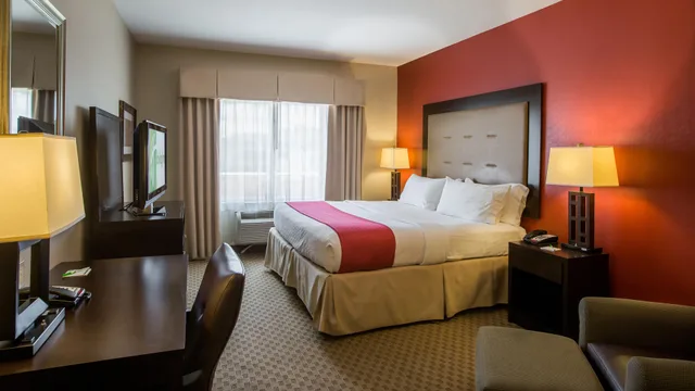 جناح، Holiday Inn Oklahoma City Airport 2/4