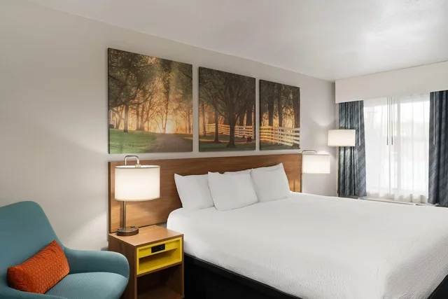 Room, King Bed, Days Inn by Wyndham Clanton, AL 1/7