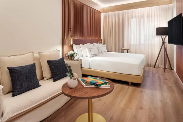 The Level, Premium, Single، Melia Granada 4/10