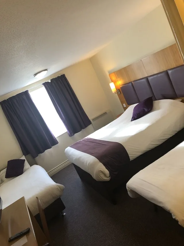 غرفة بسرير مزدوج لذوي الإعاقة، Purple Roomz 3/9