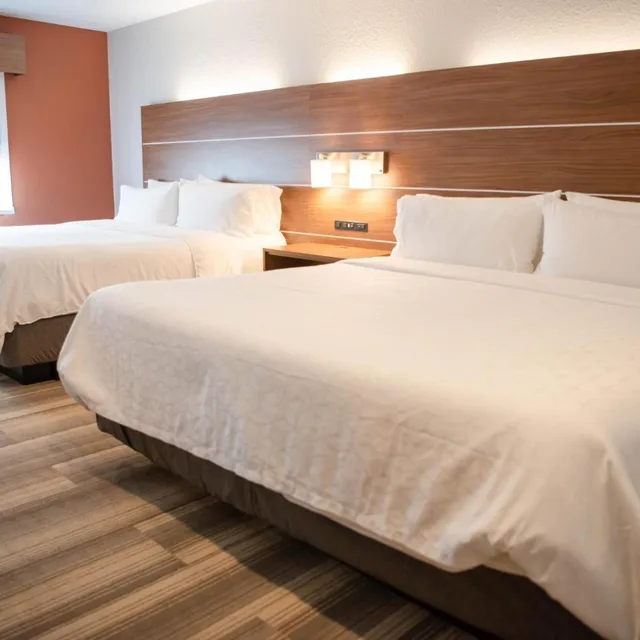 جناح بسريرين كينج مع أريكة، Holiday Inn Express Winfield 1/7