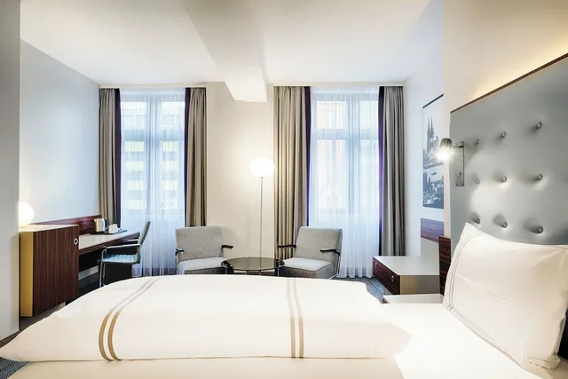غرفة بسريرين منفصلين لذوي الإعاقة، Premier Inn Cologne City Mediapark Hotel 3/6