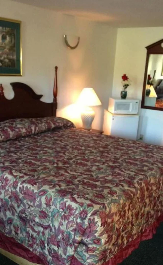 Room, 2 Double Beds, Catalina Airport Motel 3/10
