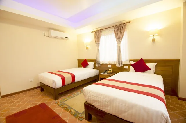 غرفة ديلوكس بسريرين منفصلين وسرير كوين بإطلالة على الجبل، Hotel Utsab Himalaya 2/4