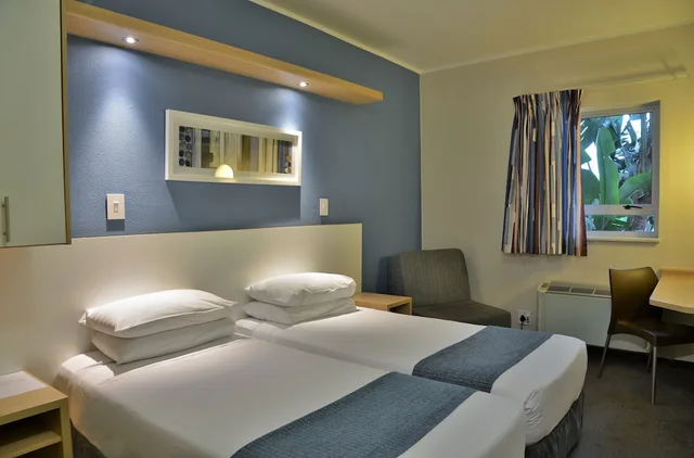غرفة بسريرين منفصلين لذوي الإعاقة، Road Lodge Cape Town International Airport 1/3