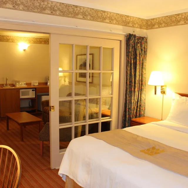 جناح، Coastal Inn Halifax 2/7