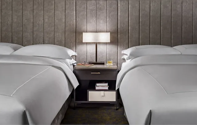 غرفة ديلوكس بسريرين كوين، Hotel X Toronto by Library Hotel Collection 3/3