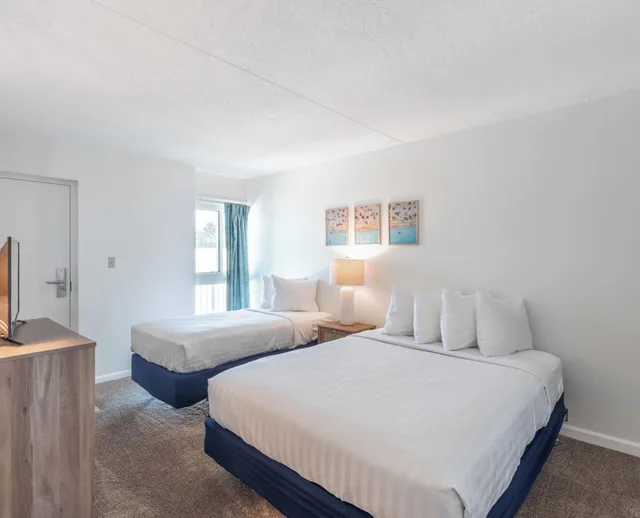 2 Bedrooms, Condo, Standard, King and Queen Bed, Single Bed, Bay View, Sofa, Balcony, Bay Club Resort 5/9
