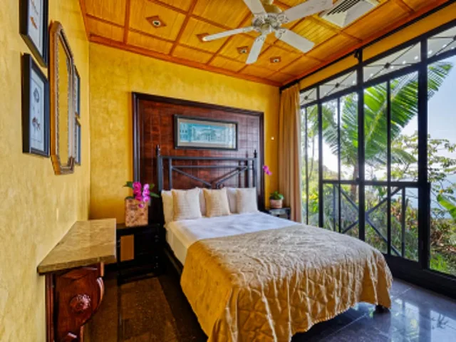 فيلا بسرير كوين، Villa Caletas Hotel 1/2