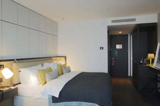 غرفة قياسية بسرير كينج مع دخول صالة النادي، Crowne Plaza Belgrade 2/10