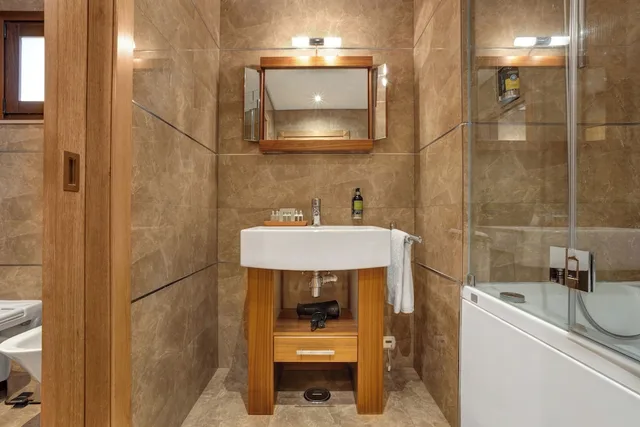 شقة بسرير كينج بإطلالة على المسبح بغرفة نوم واحدة، Cascade Wellness Resort 6/8