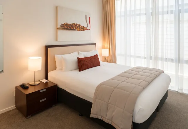2 Bedrooms, Town House, King and Queen Bed، Boulcott Suites 2/5