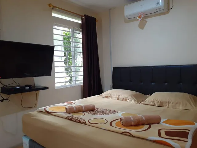 غرفة بسرير كينج، Gio Guesthouse Bogor 1/1