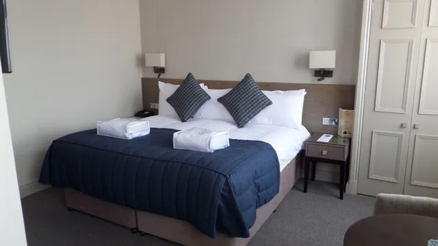غرفة كلوب بسرير كينج، Crown And Mitre Hotel Sure Hotel Collection By Best Western 3/5