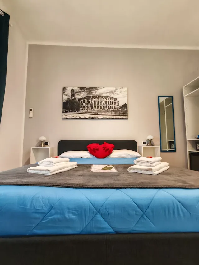 Blue, Queen Bed، Trasteveredreamsuites 3/10