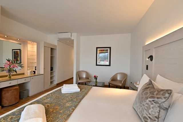 غرفة سوبيريور بسرير مزدوج أو سريرين منفصلين بإطلالة على الجبل بشرفة، Val Du Charron Coach House 6/7