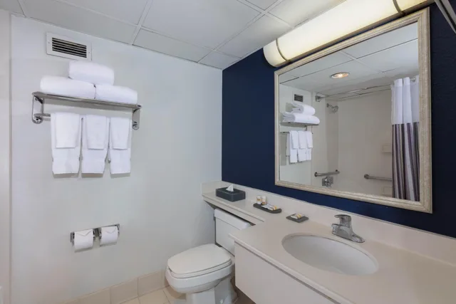 جناح بسريرين كوين بغرفة نوم واحدة، La Quinta Inn and Suites by Wyndham Secaucus Meadowlands 3/5
