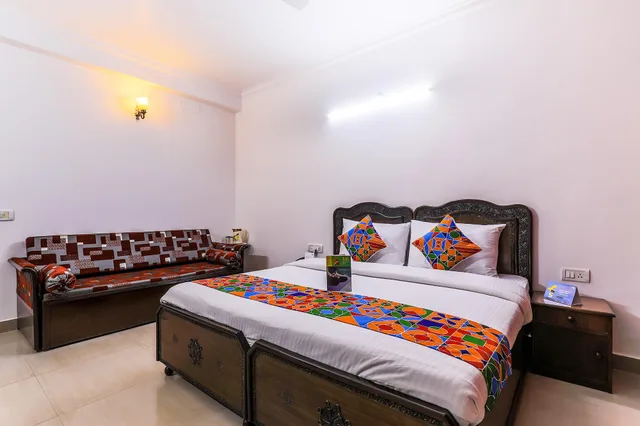 غرفة بريميوم، FabExpress Hemkunt Mansion 2/3