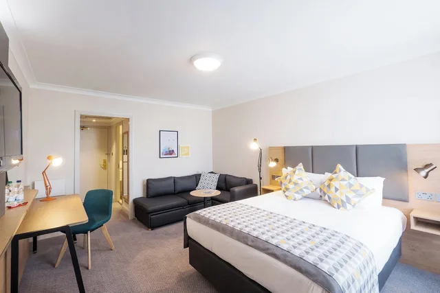 Premium, Single Bed, Holiday Inn Farnborough by IHG 4/10