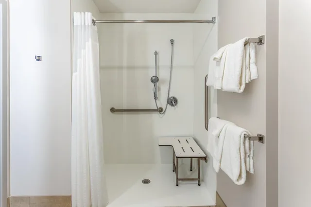 Suite, Accessible, Holiday Inn Express Suites Springfield North 3/4