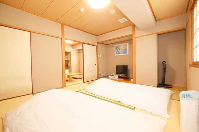 غرفة يابانية بفرشتي فوتون بأرضية تاتامي، Matsuyama New Grand Hotel 2/10