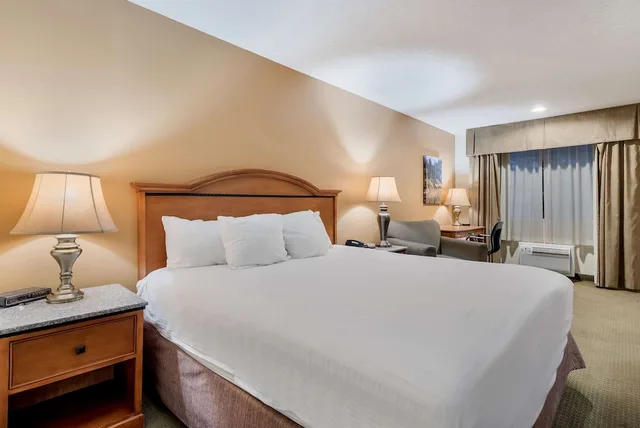 غرفة تنفيذية بسرير كينج، Best Western Sunrise Inn 1/5