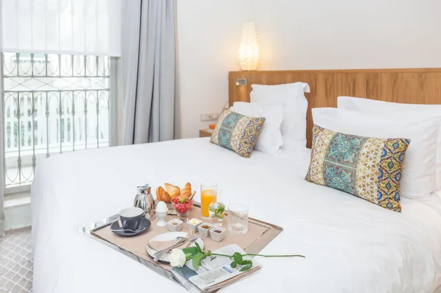 جناح ديلوكس بسرير كينج مع أريكة، DAR EL JELD HOTEL AND SPA 1/3