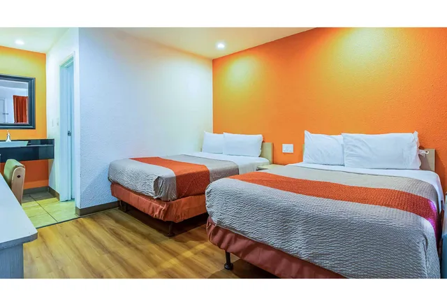 غرفة بسريرين مزدوجين للمدخنين، Motel6 Bakersfield, CA - Airport 2/3