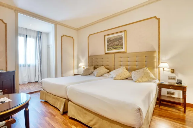 غرفة كلاسيكية ثلاثية، Roger De Lluria Hotel 2/7