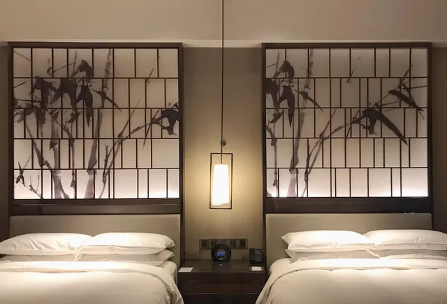 غرفة ديلوكس بسريرين مزدوجين بإطلالة على الجبل بشرفة، Beijing Marriott Hotel Changping 2/8