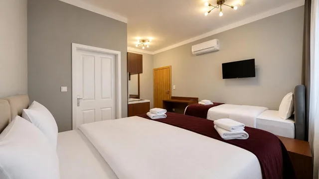 Superior, Queen Bed, ALTWIENERHOF 1/4