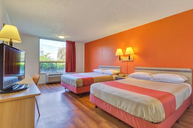 غرفة ديلوكس بسريرين كوين، Motel6 Belmont, CA San Francisco Redwood City 2/7