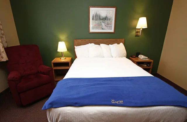 غرفة سوبيريور بسرير كينج، New Victorian Inn and Suites 2/4