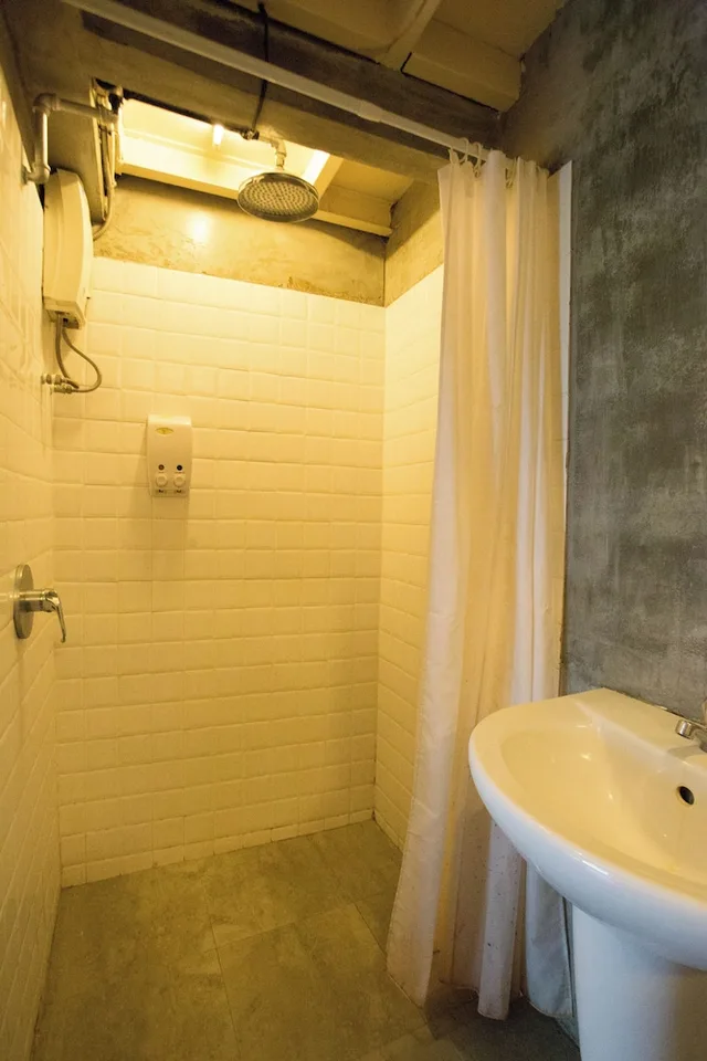 Private, 2 Bunk Beds, Private Bathroom، Atlas Bangkok Hotel 3/3